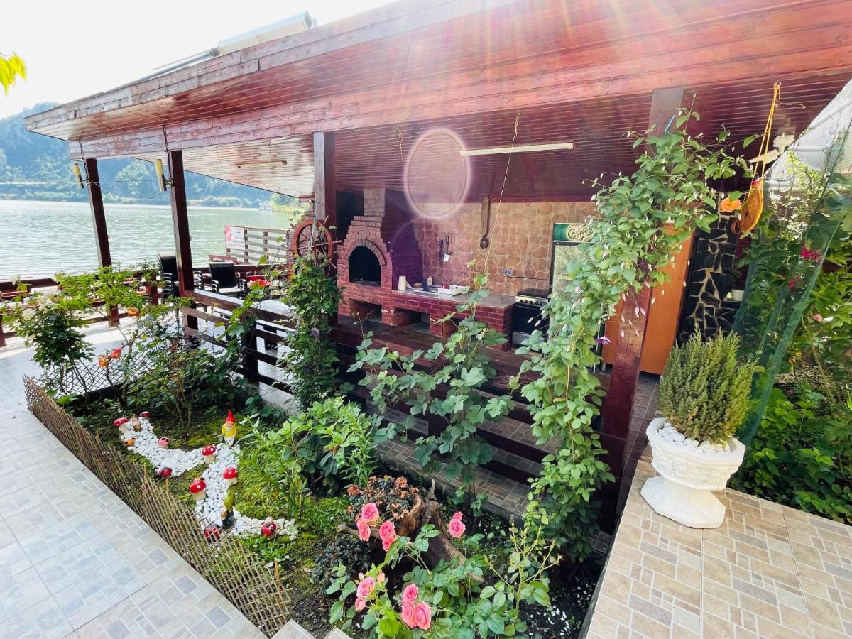 Casa Camelia Hotel Дубова Екстериор снимка